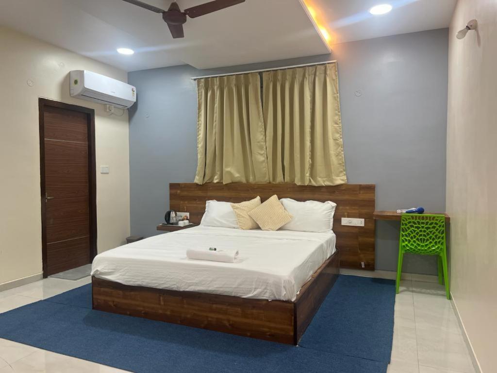 Beach Town Hotel Visakhapatnam Exterior foto