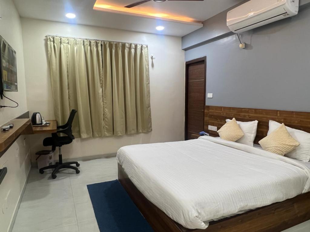Beach Town Hotel Visakhapatnam Exterior foto